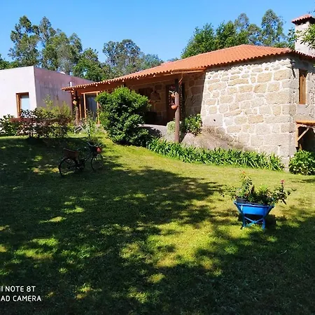 Alojamento de Acomodação e Pequeno-almoço Casas Vale Martinho