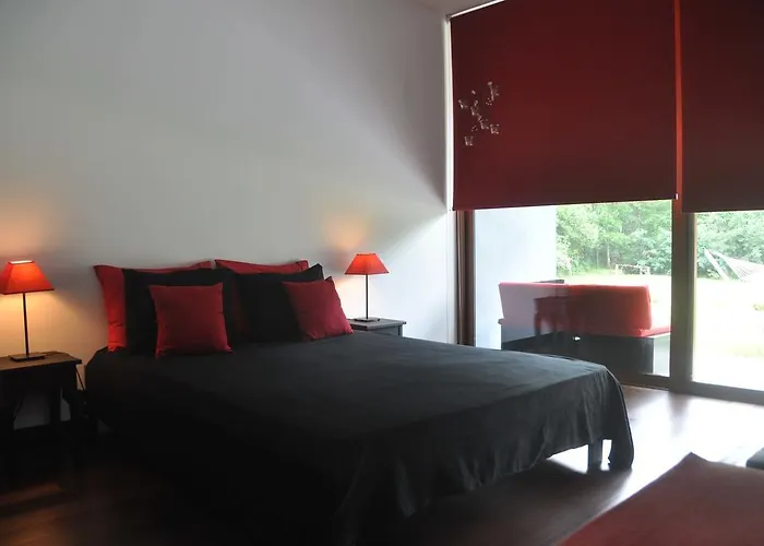 Alojamento de Acomodação e Pequeno-almoço Casas Vale Martinho 3*