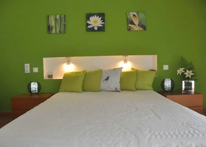 Alojamento de Acomodação e Pequeno-almoço Casas Vale Martinho 3*